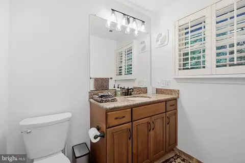 Bath - 284 Southland Ct, Dunkirk, MD 20754 photo 2 of 4