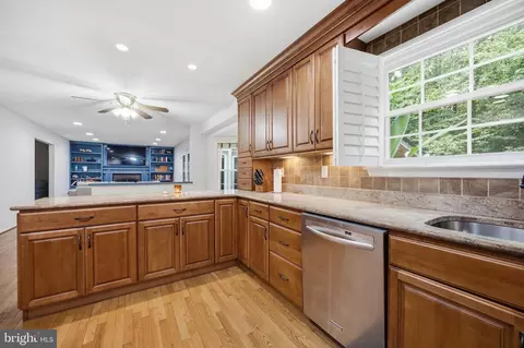 Kitchen - 284 Southland Ct, Dunkirk, MD 20754 photo 3 of 8
