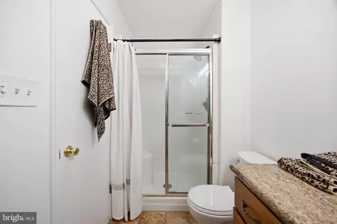 Bath - 284 Southland Ct, Dunkirk, MD 20754 photo 1 of 4