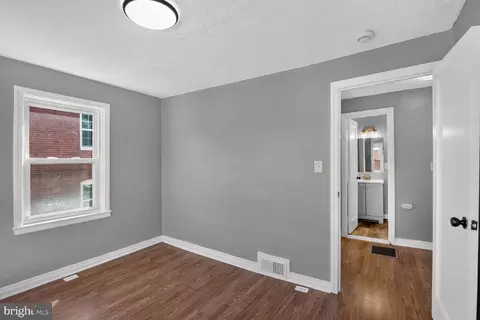 Entry Way - 5230 Patrick Henry Dr, Baltimore, MD 21225 photo 6 of 8