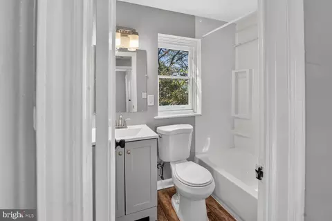 Entry Way - 5230 Patrick Henry Dr, Baltimore, MD 21225 photo 5 of 8