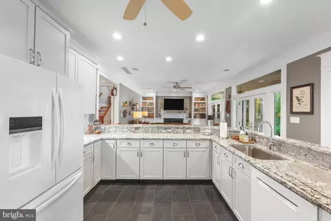 Kitchen - 990 Marzoff Rd, Deale, MD 20751 photo 3 of 6