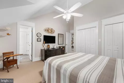 Bedroom - 990 Marzoff Rd, Deale, MD 20751 photo 6 of 8