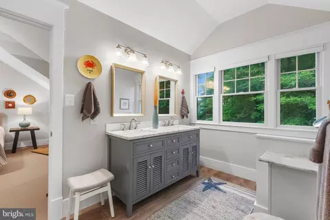 Entry Way - 990 Marzoff Rd, Deale, MD 20751 photo 10 of 11