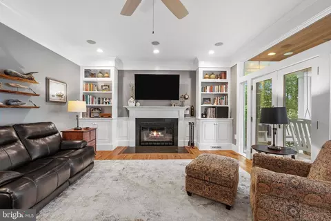 Living - 990 Marzoff Rd, Deale, MD 20751 photo 1 of 2