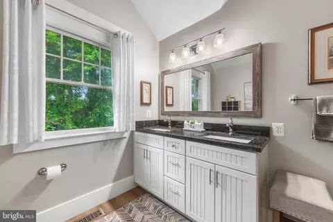 Bath - 990 Marzoff Rd, Deale, MD 20751 photo 5 of 6