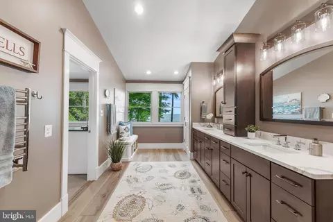 Entry Way - 990 Marzoff Rd, Deale, MD 20751 photo 8 of 11