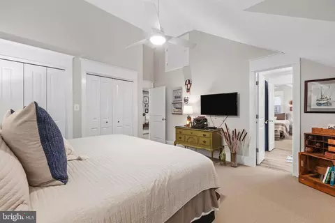 Bedroom - 990 Marzoff Rd, Deale, MD 20751 photo 4 of 8