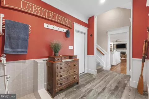 Entry Way - 990 Marzoff Rd, Deale, MD 20751 photo 2 of 11