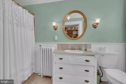 Bath - 100 Conduit St, Annapolis, MD 21401 photo 5 of 6
