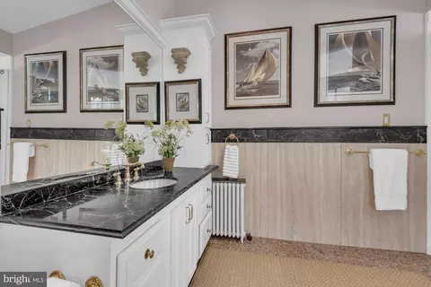 Bath - 100 Conduit St, Annapolis, MD 21401 photo 3 of 6