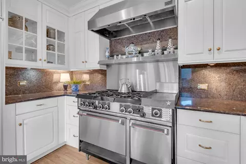 Kitchen - 100 Conduit St, Annapolis, MD 21401 photo 5 of 6