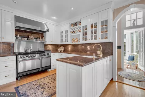 Kitchen - 100 Conduit St, Annapolis, MD 21401 photo 4 of 6