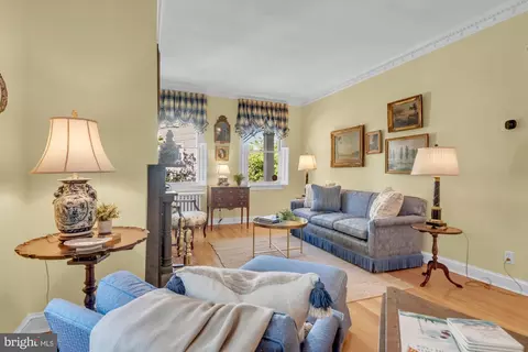 Living - 100 Conduit St, Annapolis, MD 21401 photo 4 of 6