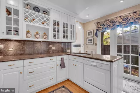 Kitchen - 100 Conduit St, Annapolis, MD 21401 photo 3 of 6