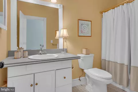 Bath - 100 Conduit St, Annapolis, MD 21401 photo 6 of 6