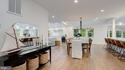 Entry Way - 101 Park Ave, Edgewater, MD 21037 photo 3 of 6