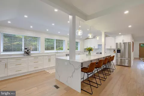 Kitchen - 101 Park Ave, Edgewater, MD 21037 photo 2 of 4