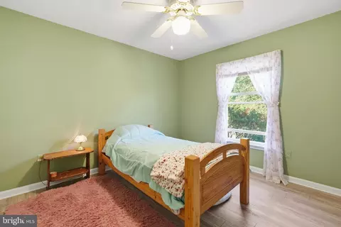Bedroom - 1247 Pekin Rd, Pasadena, MD 21122 photo 4 of 6