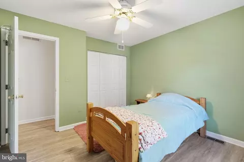 Bedroom - 1247 Pekin Rd, Pasadena, MD 21122 photo 5 of 6