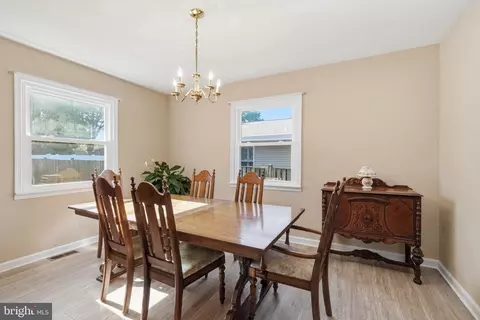 Dining - 1247 Pekin Rd, Pasadena, MD 21122 photo 1 of 1