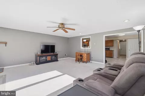 Living - 1247 Pekin Rd, Pasadena, MD 21122 photo 5 of 5
