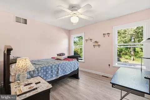 Bedroom - 1247 Pekin Rd, Pasadena, MD 21122 photo 2 of 6