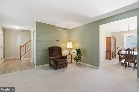 Entry Way - 1247 Pekin Rd, Pasadena, MD 21122 photo 2 of 2