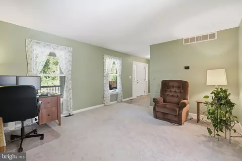 Living - 1247 Pekin Rd, Pasadena, MD 21122 photo 2 of 5