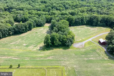 View/Area - 613 Pond Rd, Lothian, MD 20711 photo 1 of 5