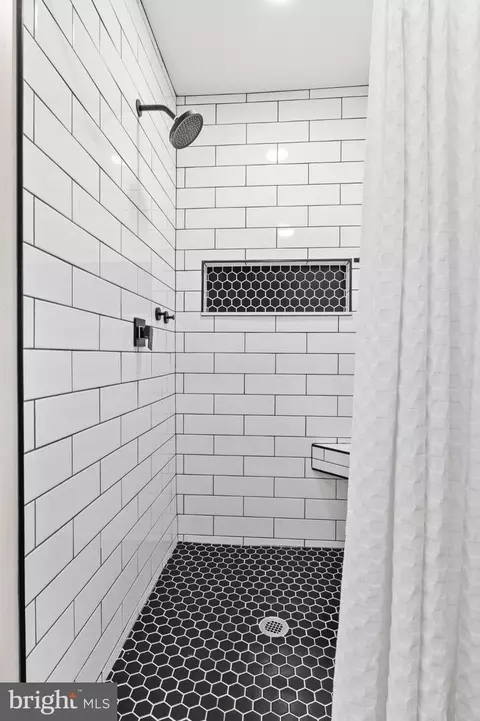 Bath - 7684 Pine Haven Dr, Pasadena, MD 21122 photo 2 of 3