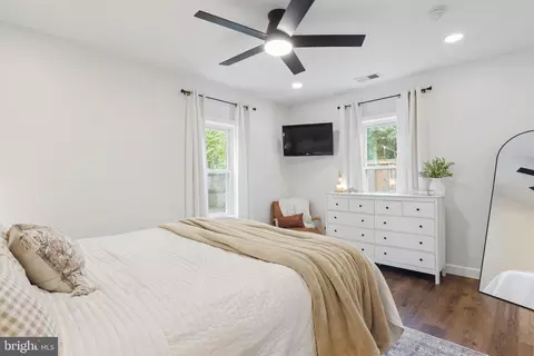 Bedroom - 7684 Pine Haven Dr, Pasadena, MD 21122 photo 3 of 3