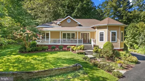 655 Old Herald Harbor Rd, Crownsville, MD 21032