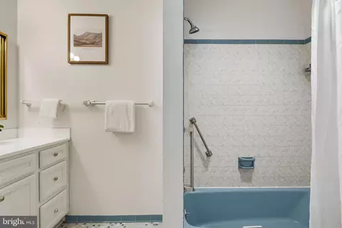 Bath - 1598 Chocataw Rd, Arnold, MD 21012 photo 3 of 4