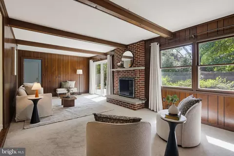 Living - 1598 Chocataw Rd, Arnold, MD 21012 photo 2 of 4
