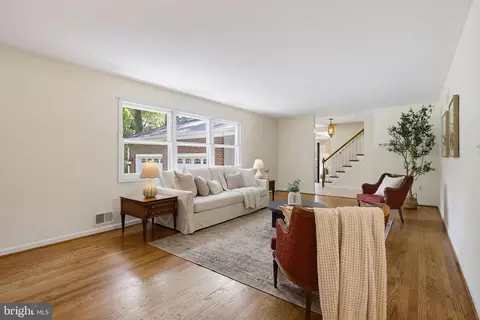 Living - 1598 Chocataw Rd, Arnold, MD 21012 photo 3 of 4