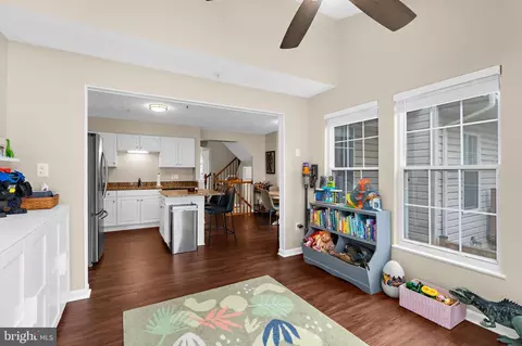 Entry Way - 779 Pine Drift Dr, Odenton, MD 21113 photo 6 of 8