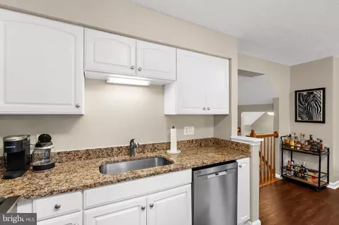 Kitchen - 779 Pine Drift Dr, Odenton, MD 21113 photo 3 of 4
