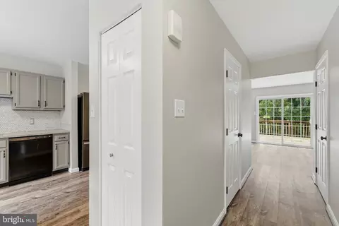 Entry Way - 7819 Leonardo Ct, Pasadena, MD 21122 photo 4 of 7