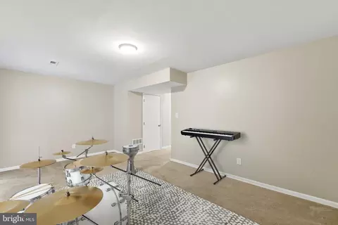 Entry Way - 7819 Leonardo Ct, Pasadena, MD 21122 photo 6 of 7