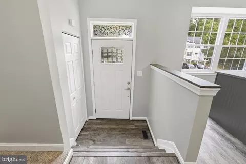 Entry Way - 7819 Leonardo Ct, Pasadena, MD 21122 photo 1 of 7