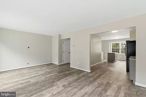 Living - 7819 Leonardo Ct, Pasadena, MD 21122 photo 3 of 6