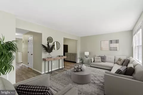 Living - 7819 Leonardo Ct, Pasadena, MD 21122 photo 1 of 6
