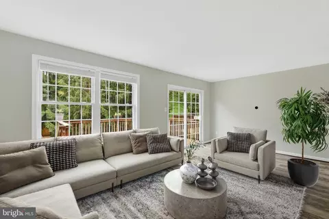 Living - 7819 Leonardo Ct, Pasadena, MD 21122 photo 2 of 6