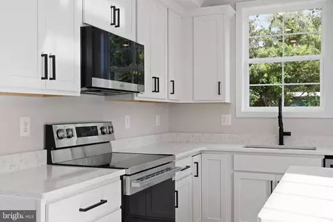 Kitchen - 3734 3rd Ave, Edgewater, MD 21037 photo 6 of 7