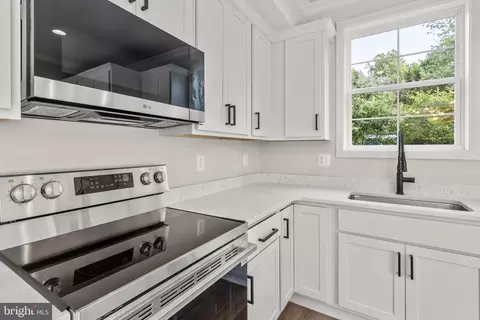 Kitchen - 3734 3rd Ave, Edgewater, MD 21037 photo 3 of 7
