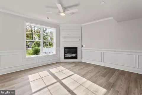Living - 3734 3rd Ave, Edgewater, MD 21037 photo 4 of 6