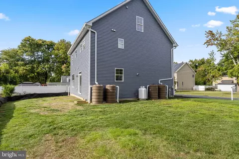 Exterior - 3734 3rd Ave, Edgewater, MD 21037 photo 11 of 13