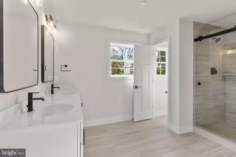 Bath - 3734 3rd Ave, Edgewater, MD 21037 photo 1 of 5