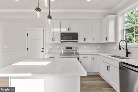 Kitchen - 3734 3rd Ave, Edgewater, MD 21037 photo 2 of 7
